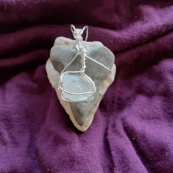 Wire wrapped crystal pendant - Picture 2 of 3